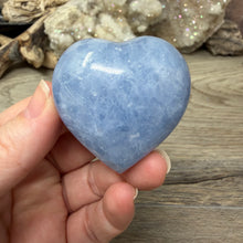 Cargar imagen en el visor de la galería, Blue Calcite Small Heart Palm Stone Set #10
