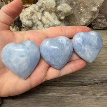 Cargar imagen en el visor de la galería, Blue Calcite Small Heart Palm Stone Set #11
