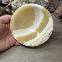 Cargar imagen en el visor de la galería, Onyx Banded Morocco 4.5" Bowl #01
