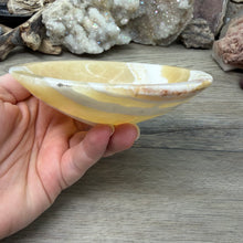 Cargar imagen en el visor de la galería, Onyx Banded Morocco 4.5" Bowl #01
