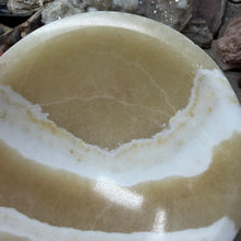 Cargar imagen en el visor de la galería, Onyx Banded Morocco 4.5" Bowl #01

