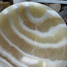 将图像加载到图库查看器中，Onyx Banded Morocco 4.5" Bowl #02
