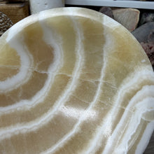 将图像加载到图库查看器中，Onyx Banded Morocco 4.5" Bowl #02
