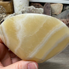 将图像加载到图库查看器中，Onyx Banded Morocco 4.5" Bowl #02

