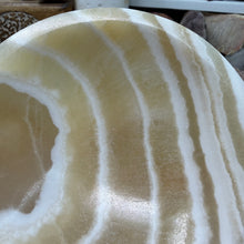 Bild in Galerie-Viewer laden, Onyx Banded Morocco 4.5" Bowl #04
