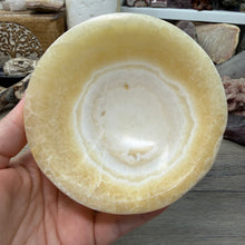 Load image into Gallery viewer, Onyx Banded Morocco 4.5" Bowl #05
