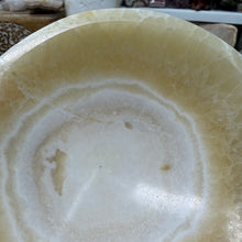 Load image into Gallery viewer, Onyx Banded Morocco 4.5" Bowl #05
