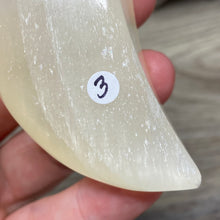 将图像加载到图库查看器中，Lemon Calcite Moon #03
