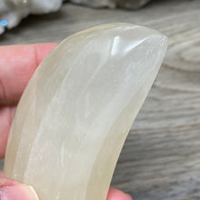 Load image into Gallery viewer, Lemon Calcite Moon #03
