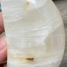 Load image into Gallery viewer, Lemon Calcite Moon #05
