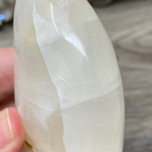 Load image into Gallery viewer, Lemon Calcite Moon #05
