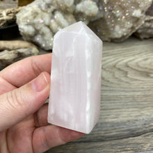 Cargar imagen en el visor de la galería, Pink Calcite / Mangano Tower #02
