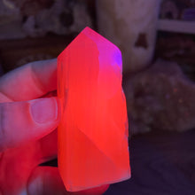 Cargar imagen en el visor de la galería, Pink Calcite / Mangano Tower #02
