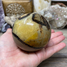 Carica l&#39;immagine nel visualizzatore di Gallery, Septarian 2.88&quot; / 73mm Sphere
