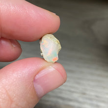 Cargar imagen en el visor de la galería, Welo Ethiopian Opal Small Rough Set #08
