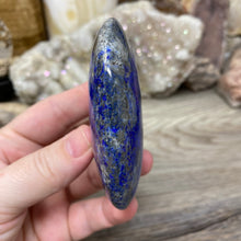 Carica l&#39;immagine nel visualizzatore di Gallery, Lapis Lazuli Palm Stone #02 - 3.19&quot; x 2.16&quot; x 0.89&quot;
