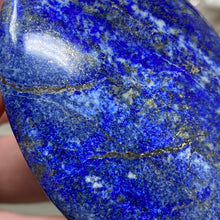 Carica l&#39;immagine nel visualizzatore di Gallery, Lapis Lazuli Palm Stone #08 - 2.84&quot; x 2.01&quot; x 0.69&quot;
