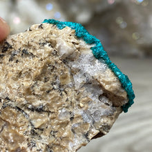 Cargar imagen en el visor de la galería, Dioptase Cluster - Kazakhstan
