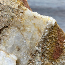 Cargar imagen en el visor de la galería, Red / Tangerine Quartz Cluster #001
