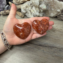 将图像加载到图库查看器中，Red Calcite Hearts
