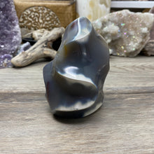 Bild in Galerie-Viewer laden, Orca Agate Stone Flame ~ 4.01&quot; x 2.75&quot; x 2.62&quot;
