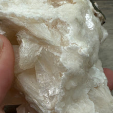 Cargar imagen en el visor de la galería, Apophyllite/Zeolite Cluster #04
