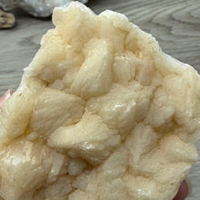 Cargar imagen en el visor de la galería, Apophyllite/Zeolite Cluster #05
