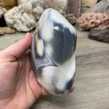 Chargez l&#39;image dans la visionneuse de la galerie, Orca Agate Stone Freeform ~ 4.36&quot; x 3.69&quot; x 2.11&quot;
