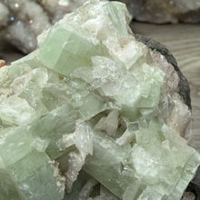 Cargar imagen en el visor de la galería, Apophyllite/Zeolite Cluster #12
