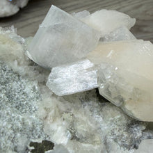 Cargar imagen en el visor de la galería, Apophyllite/Zeolite Cluster #14
