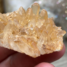 将图像加载到图库查看器中，Red / Tangerine Quartz Cluster #60
