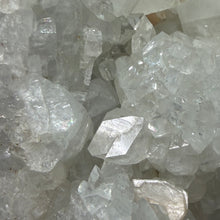 Cargar imagen en el visor de la galería, Apophyllite/Zeolite Cluster #17
