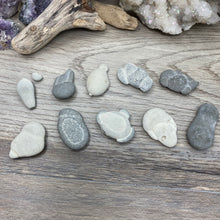 Chargez l&#39;image dans la visionneuse de la galerie, Calcite Concretion Small Fairy Stones
