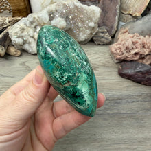 Bild in Galerie-Viewer laden, Chrysocolla and Malachite Large Heart
