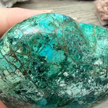 Bild in Galerie-Viewer laden, Chrysocolla and Malachite Large Heart
