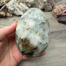 Bild in Galerie-Viewer laden, Chrysocolla, Malachite and Quartz Semi Polished X-Large Egg
