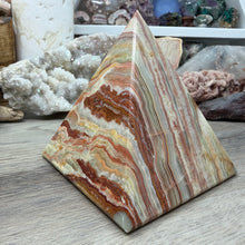 Load image into Gallery viewer, Green Onyx 4" Pyramid #01
