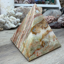 Load image into Gallery viewer, Green Onyx 4" Pyramid #01
