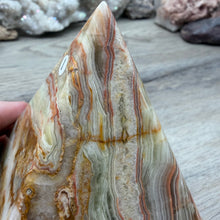 Load image into Gallery viewer, Green Onyx 4" Pyramid #01
