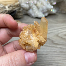 将图像加载到图库查看器中，Red / Tangerine Quartz Cluster #111
