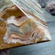 Carica l'immagine nel visualizzatore di Gallery, Green Onyx 4" Pyramid #02
