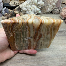 Carica l'immagine nel visualizzatore di Gallery, Green Onyx 4" Pyramid #02
