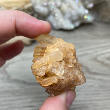 将图像加载到图库查看器中，Red / Tangerine Quartz Cluster #111
