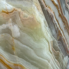 Carica l'immagine nel visualizzatore di Gallery, Green Onyx 4" Pyramid #02
