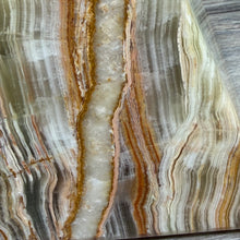 Carica l'immagine nel visualizzatore di Gallery, Green Onyx 4" Pyramid #02
