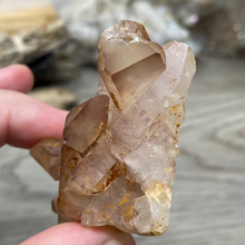 将图像加载到图库查看器中，Red / Tangerine Quartz Cluster #57
