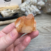 将图像加载到图库查看器中，Red / Tangerine Quartz Cluster #46
