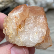 将图像加载到图库查看器中，Red / Tangerine Quartz Cluster #46
