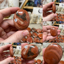 将图像加载到图库查看器中，Brecciated Red Jasper Pillow Palm Stones
