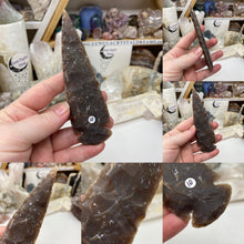 Load image into Gallery viewer, Jasper Variety 5&quot; Arrowhead Replicas
